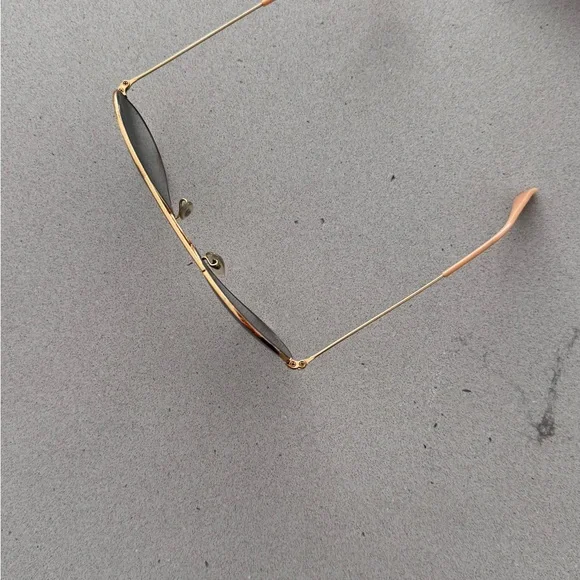 Authentic Ray-Ban Aviator Sunglasses – Gold Frame, Blue Polarized Lenses + Case - Picture 3 of 3